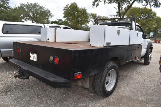 Image of Ford F-550 equipment image 2