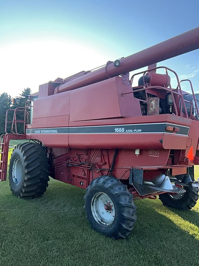 Image of Case IH 1688 equipment image 1