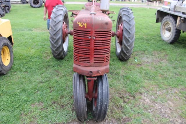 Image of Farmall H equipment image 1