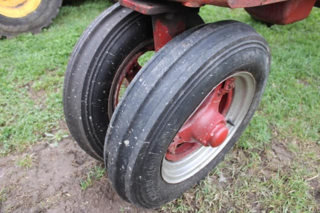 Image of Farmall H equipment image 3