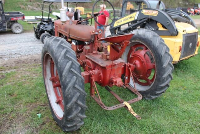 Image of Farmall H equipment image 4
