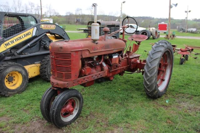 Image of Farmall H equipment image 2