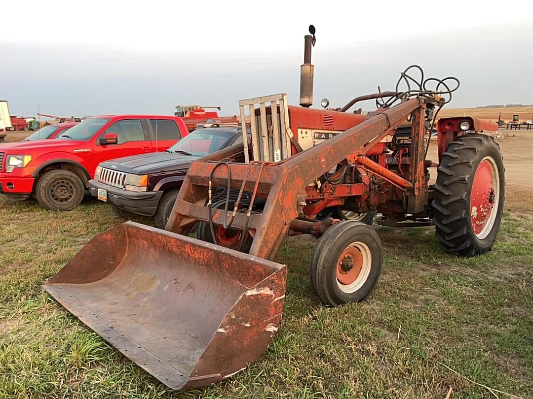 Image of Farmall 706 Primary image