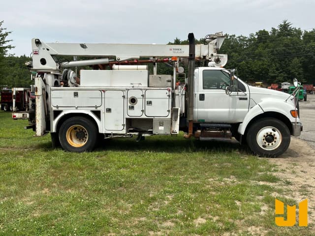 Image of Ford F-750 equipment image 3
