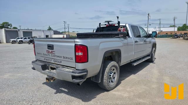 Image of GMC 2500HD equipment image 4