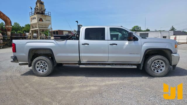 Image of GMC 2500HD equipment image 3