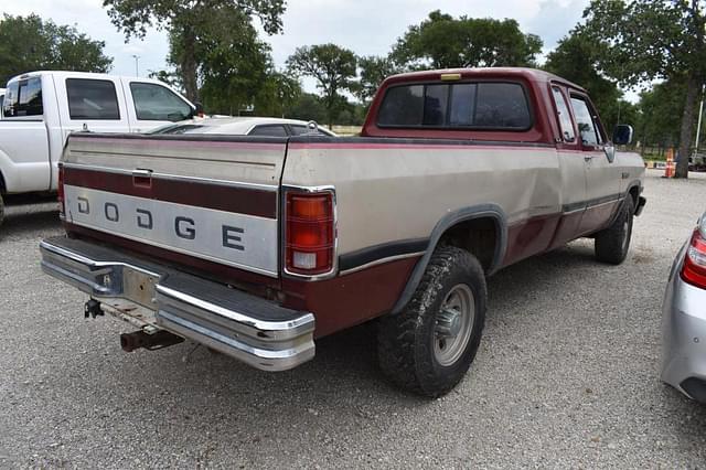 Image of Dodge Ram 250 equipment image 2