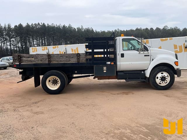 Image of Ford F-750 equipment image 3