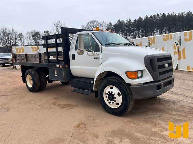 Image of Ford F-750 equipment image 2