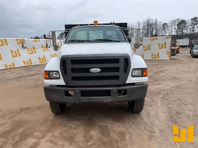 Image of Ford F-750 equipment image 1