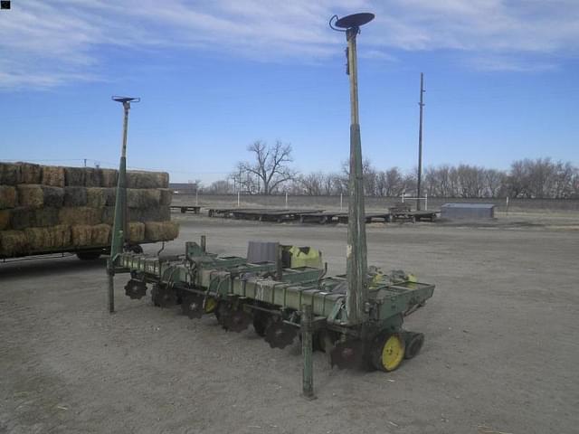 Image of John Deere 7100 equipment image 1