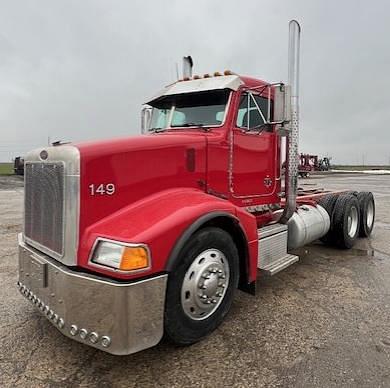 Image of Peterbilt 385 Primary image