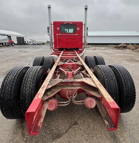 Image of Peterbilt 385 equipment image 4