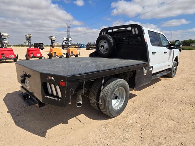 Image of Ford F-350 equipment image 3