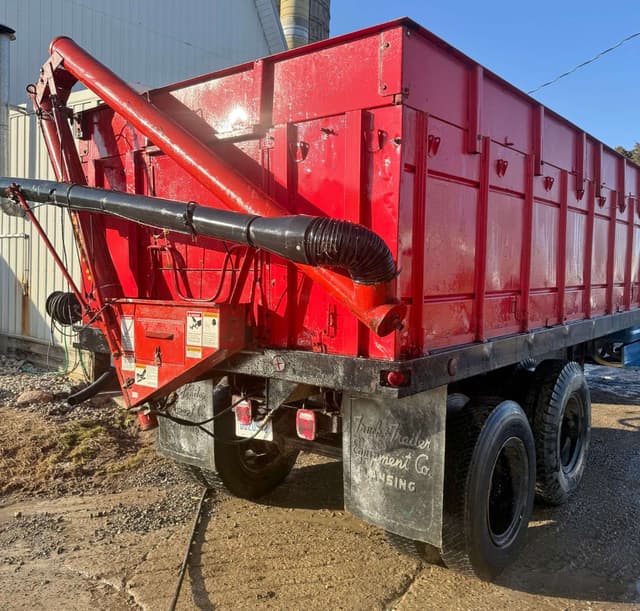 Image of Ford F-700 equipment image 4