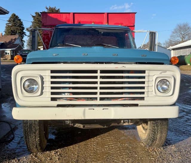 Image of Ford F-700 equipment image 1