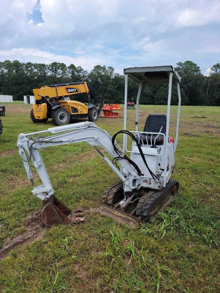 Main image Takeuchi TB007