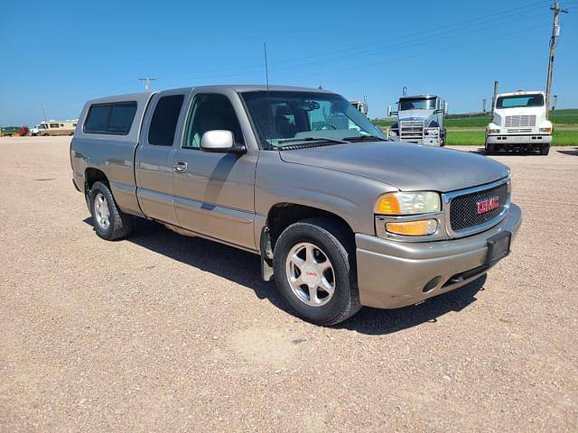 Image of GMC Sierra 1500 equipment image 1