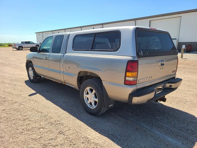 Image of GMC Sierra 1500 equipment image 3