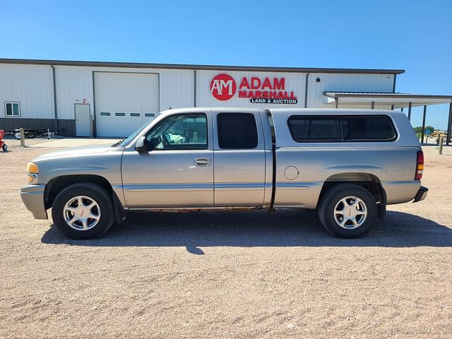 Image of GMC Sierra 1500 equipment image 4