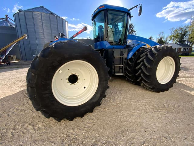 Image of New Holland T9040 equipment image 4