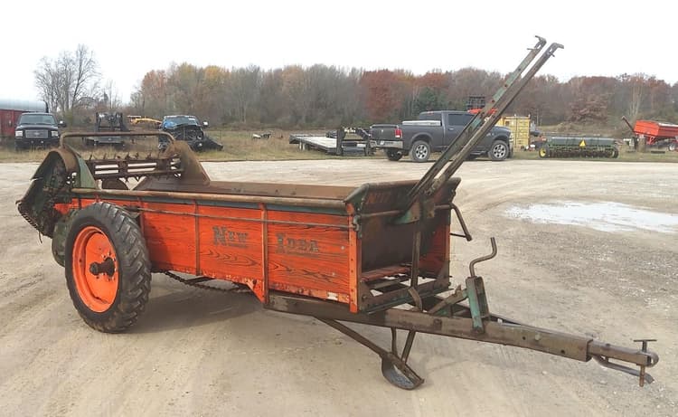 New Idea 17 Manure Handling Manure Spreaders - Dry for Sale | Tractor Zoom