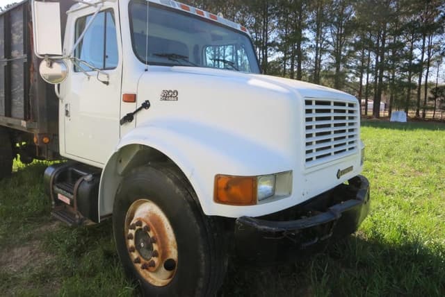 Image of International 4900DT equipment image 3