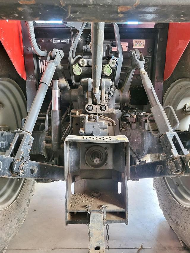 Image of Case IH Farmall 120C equipment image 3