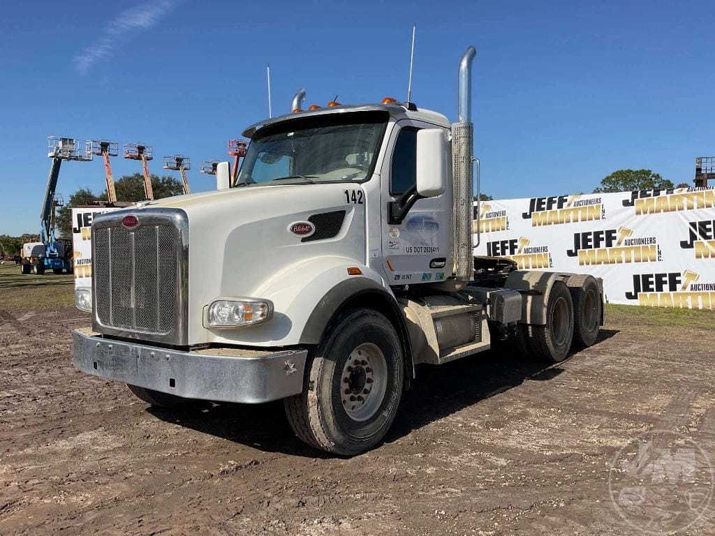 Main image Peterbilt 567