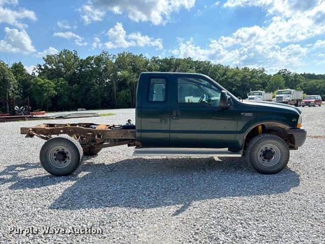 Image of Ford F-350 equipment image 3