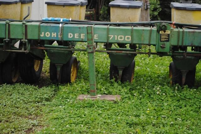 Image of John Deere 7100 equipment image 2