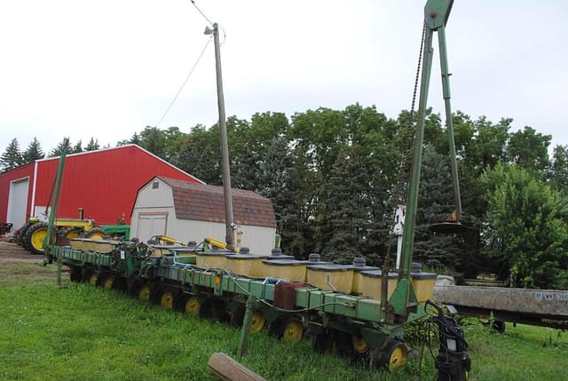 Image of John Deere 7100 equipment image 3