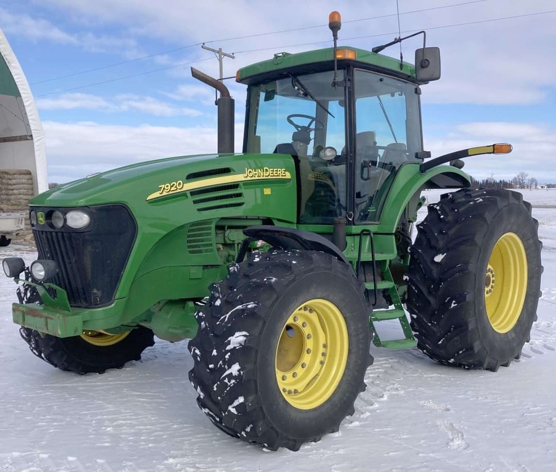 Image of John Deere 7920 Primary image