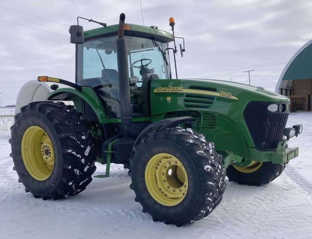 Image of John Deere 7920 equipment image 2