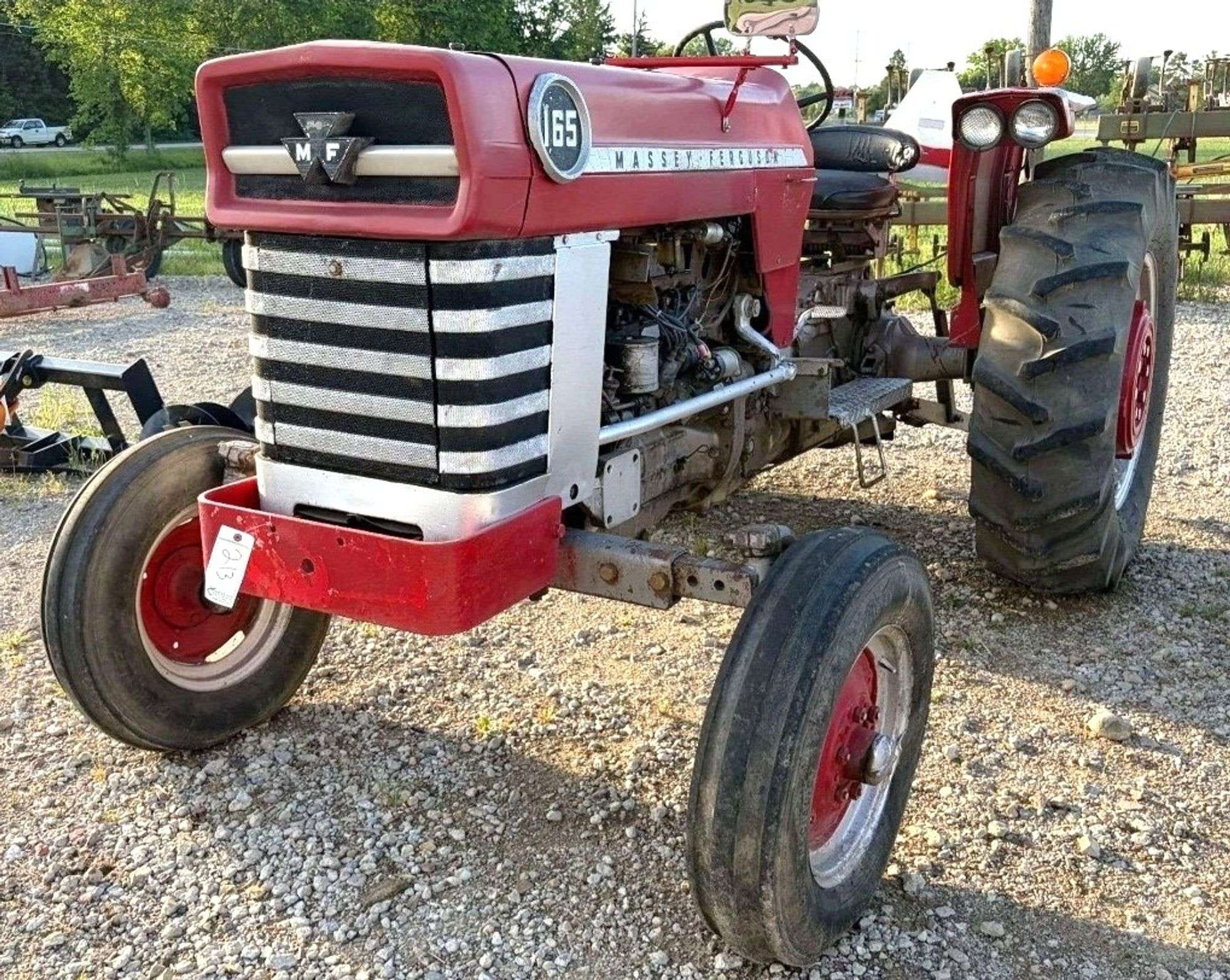 1965 Massey Ferguson 165 Equipment Image0