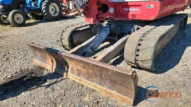 Image of Takeuchi TB260 equipment image 3