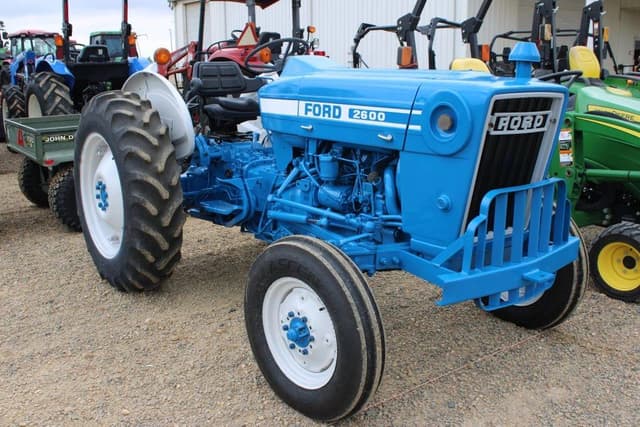 Image of Ford 2600 equipment image 3