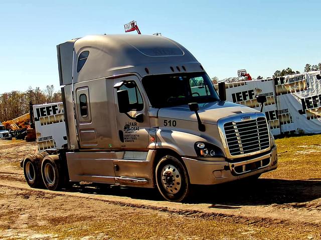 Image of Freightliner Cascadia equipment image 2