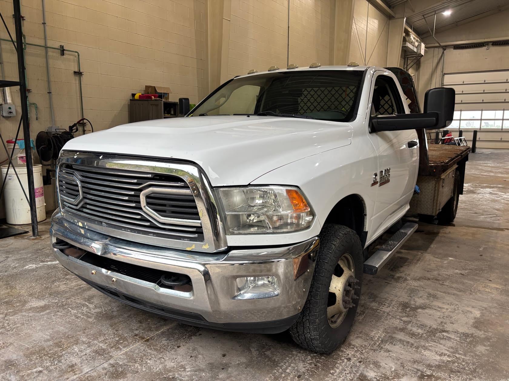 2015 Dodge Ram 3500 Equipment Image0