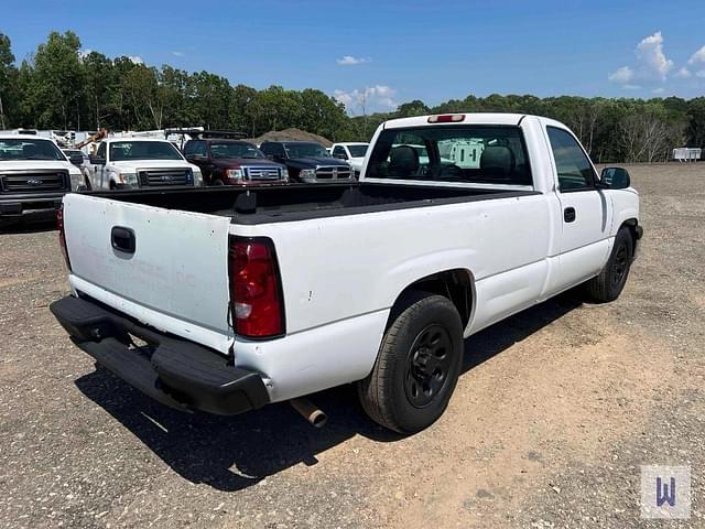 Image of Chevrolet 1500 equipment image 3
