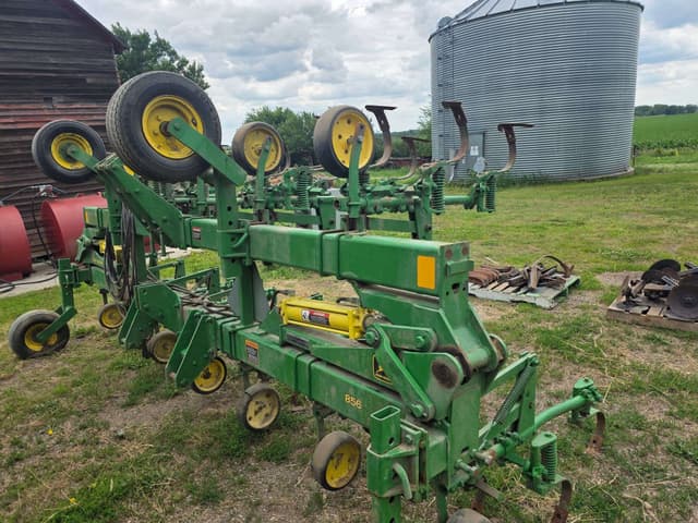 Image of John Deere 856 equipment image 1