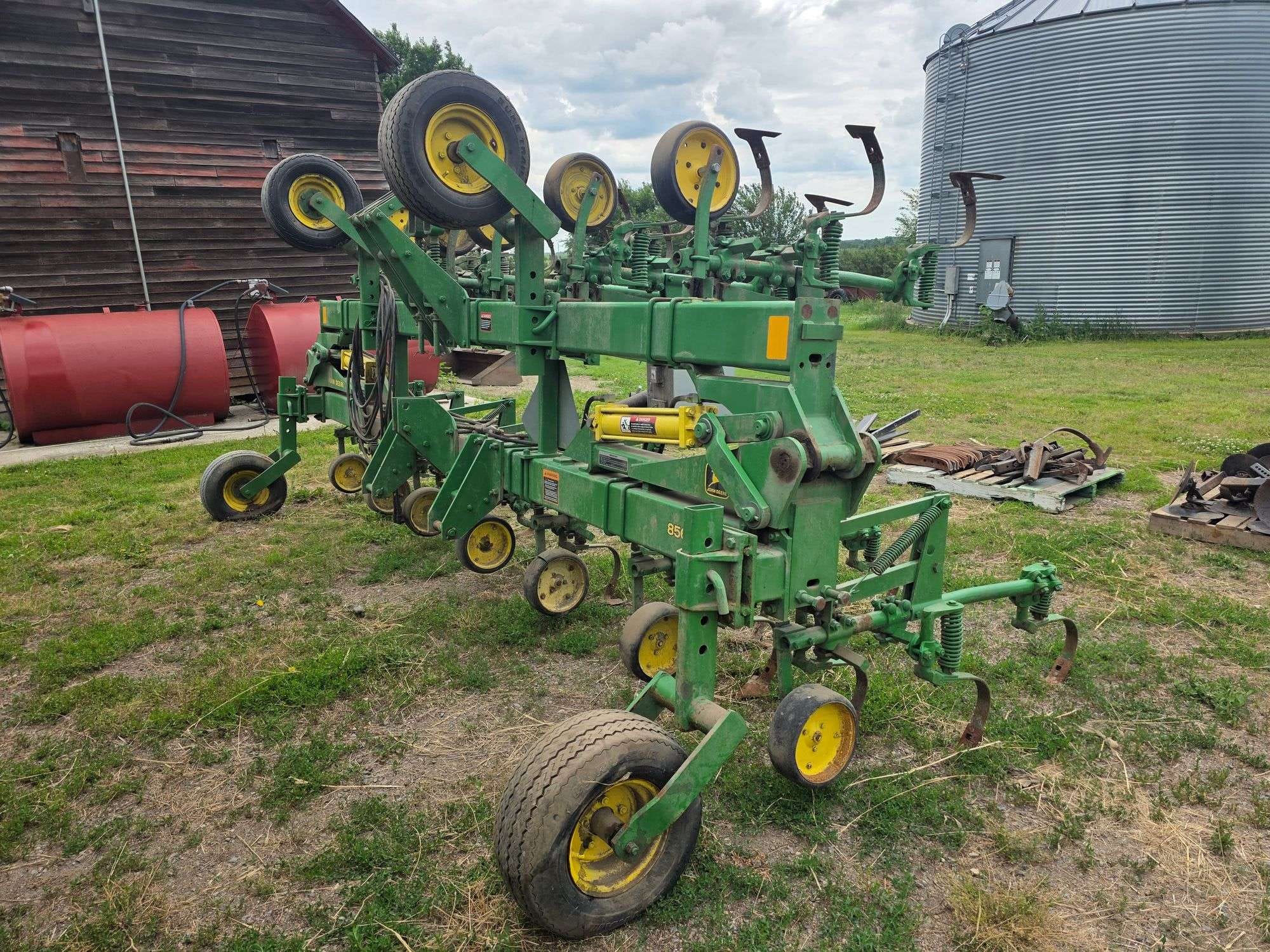 John Deere 856 Equipment Image0