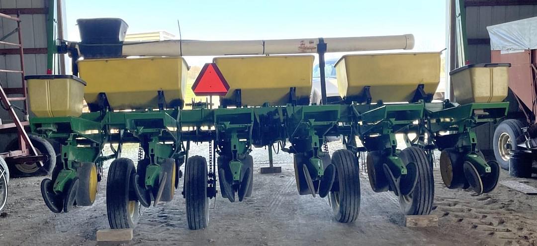 Image of John Deere 7000 Image 1