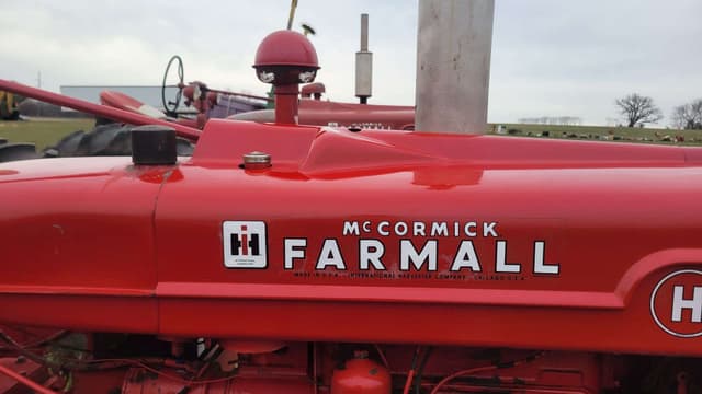 Image of Farmall H equipment image 3