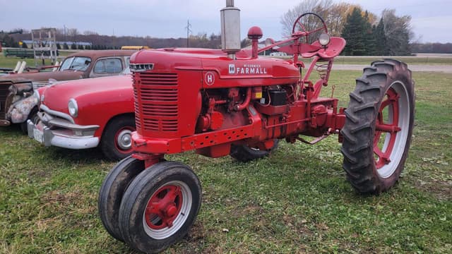Image of Farmall H equipment image 1