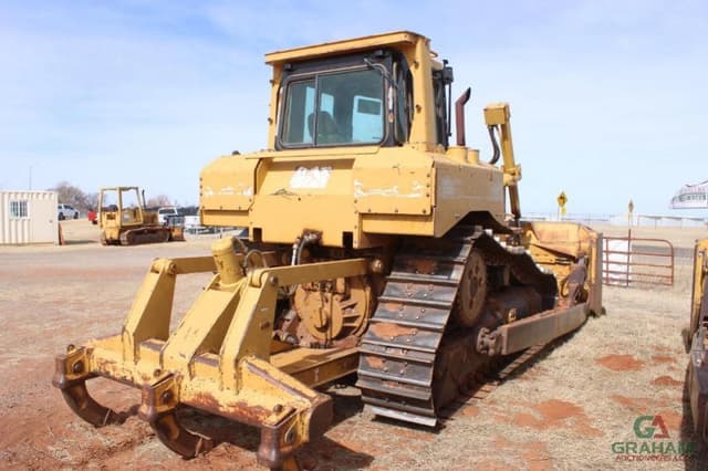 Image of Caterpillar D6RXL equipment image 2