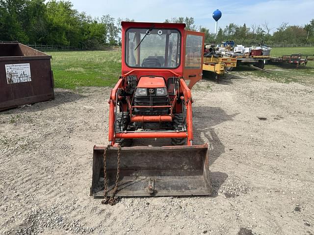 Image of Kubota B2410 equipment image 2