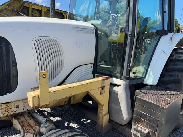 Image of John Deere 6220 equipment image 3