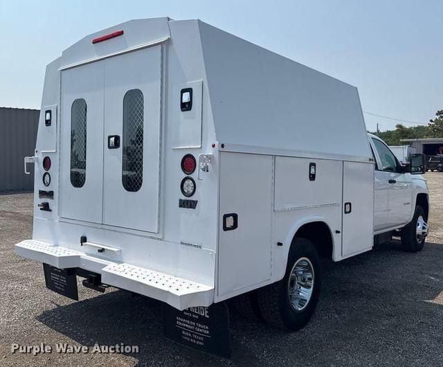 Image of Chevrolet 3500HD equipment image 4