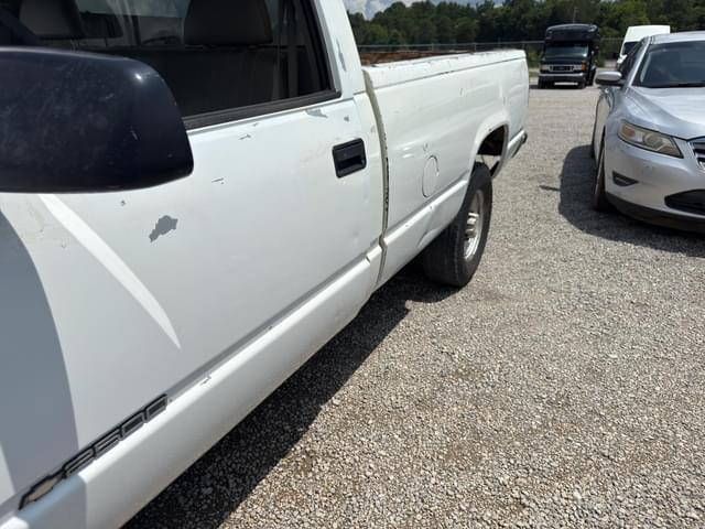 Image of Chevrolet 2500 equipment image 3